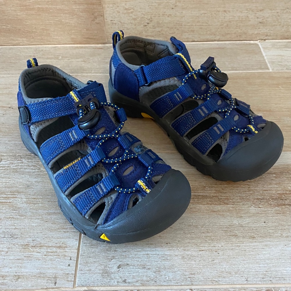 Kids Unisex Keens Size 12